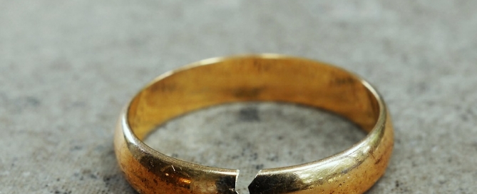 divorce in retirement broken wedding ring