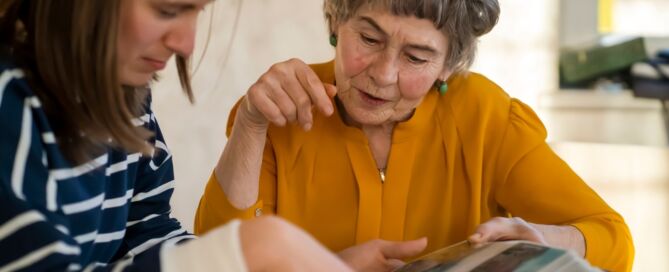 aging mother,And,Her, adult daughter,Spent,Great,Time,Together,,Family support for aging parents