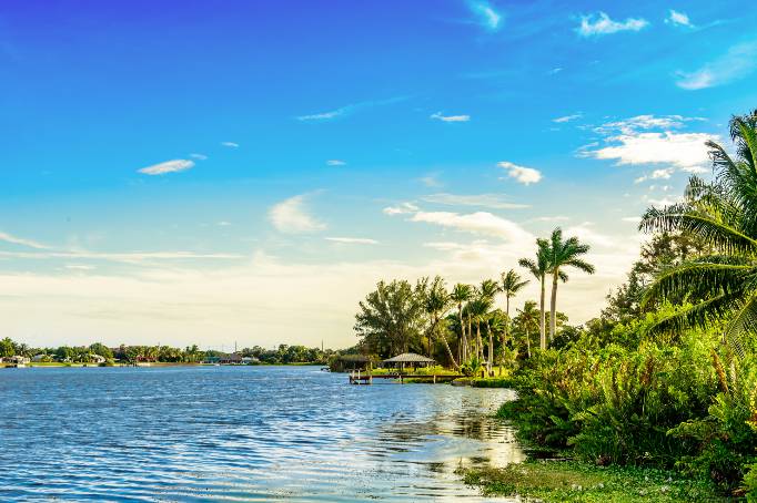 Vi at Lakeside Village - Image 2